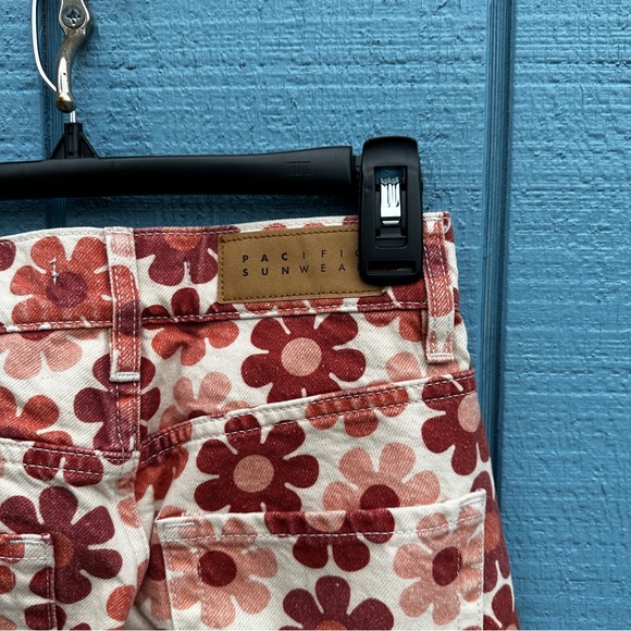 Pacsun 70’s flower pink and red jeans - Picture 5 of 5